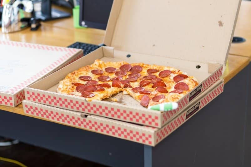 Nevyhazujte krabici od pizzy: Každá hostitelka ji potřebuje - "zlatý" předmět.