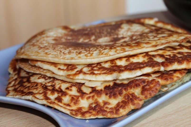 Pouhé 4 produkty a 9 minut: lahodné měkké chlebíčky k snídani připravené na cestu