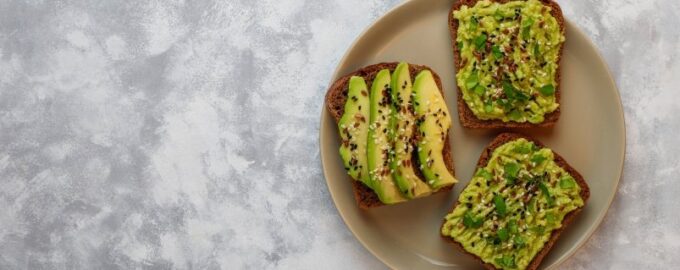Snídaně za 10 minut: Zdravý recept na avokádové toasty - Rychlé a chutné