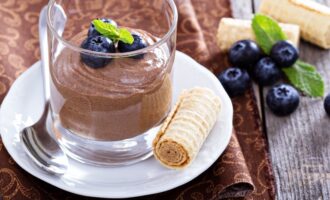Záchrana, když hosté stojí přede dveřmi: Čokoládový a vanilkový pudink - vyžaduje minimální úsilí.