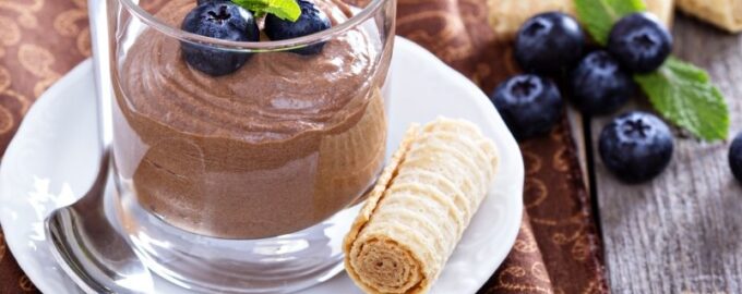 Záchrana, když hosté stojí přede dveřmi: Čokoládový a vanilkový pudink - vyžaduje minimální úsilí.